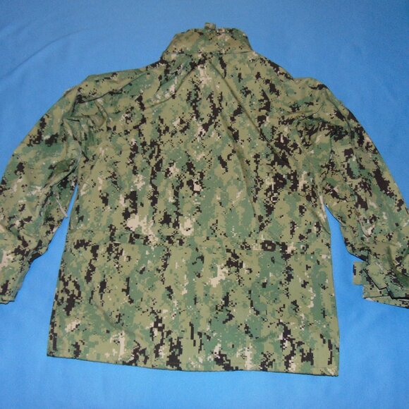 NEW  U.S. NAVY TYPE III CAMOUFLAGE GORE-TEX HOODED WORKING PARKA  MEDIUM SHORT - Picture 2 of 5